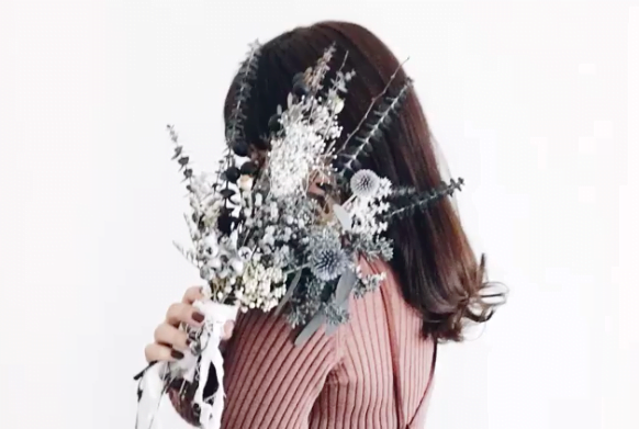 歳 大学中退 フリーランスデザイナー フォトグラファー 自分の長所を活かして 私らしく生きる方法とは Sheshares