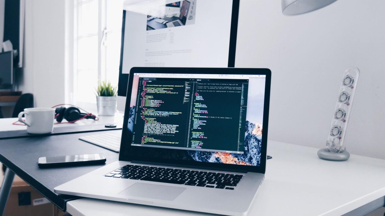 コーディング(HTML・CSS)