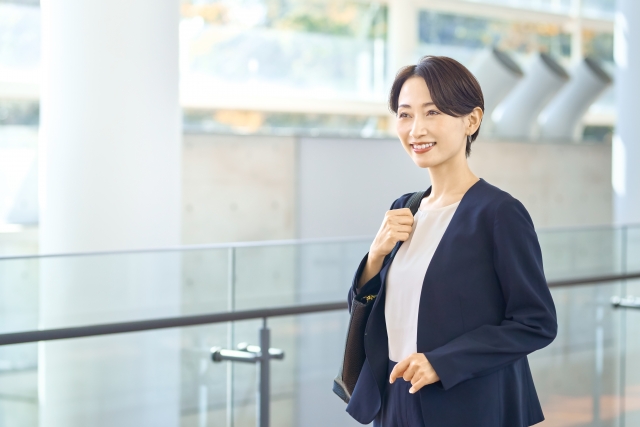 「働く=会社に通うこと」
