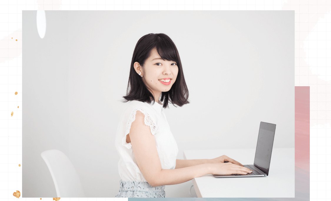 ノートパソコンに向かって作業する伊藤さん