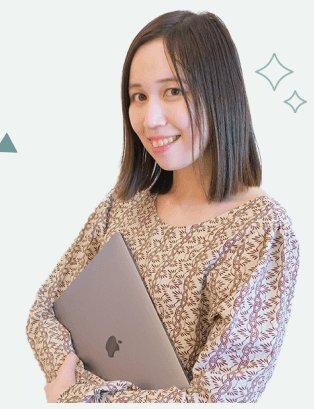 ノートPCを抱えて微笑む花柄トップス姿のみづきさん、キラキラ装飾つき（After）