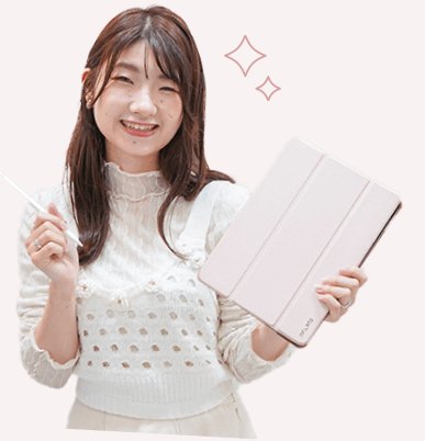 笑顔でタブレットとペンを持つ、After(フリーランスイラストデザイナー)時代のちーずさん