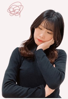 頬杖をつき俯く紺ニットの女性（Before、モヤモヤの落書きアイコン付き）