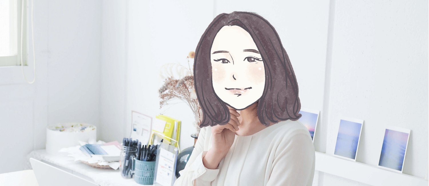 入会前、自宅のデスクでノートPCに向かうHANAさん