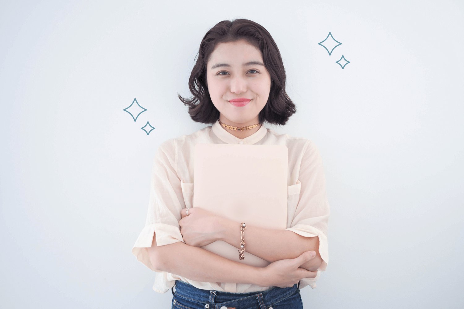 頬に手を添えて微笑む杏珠さん