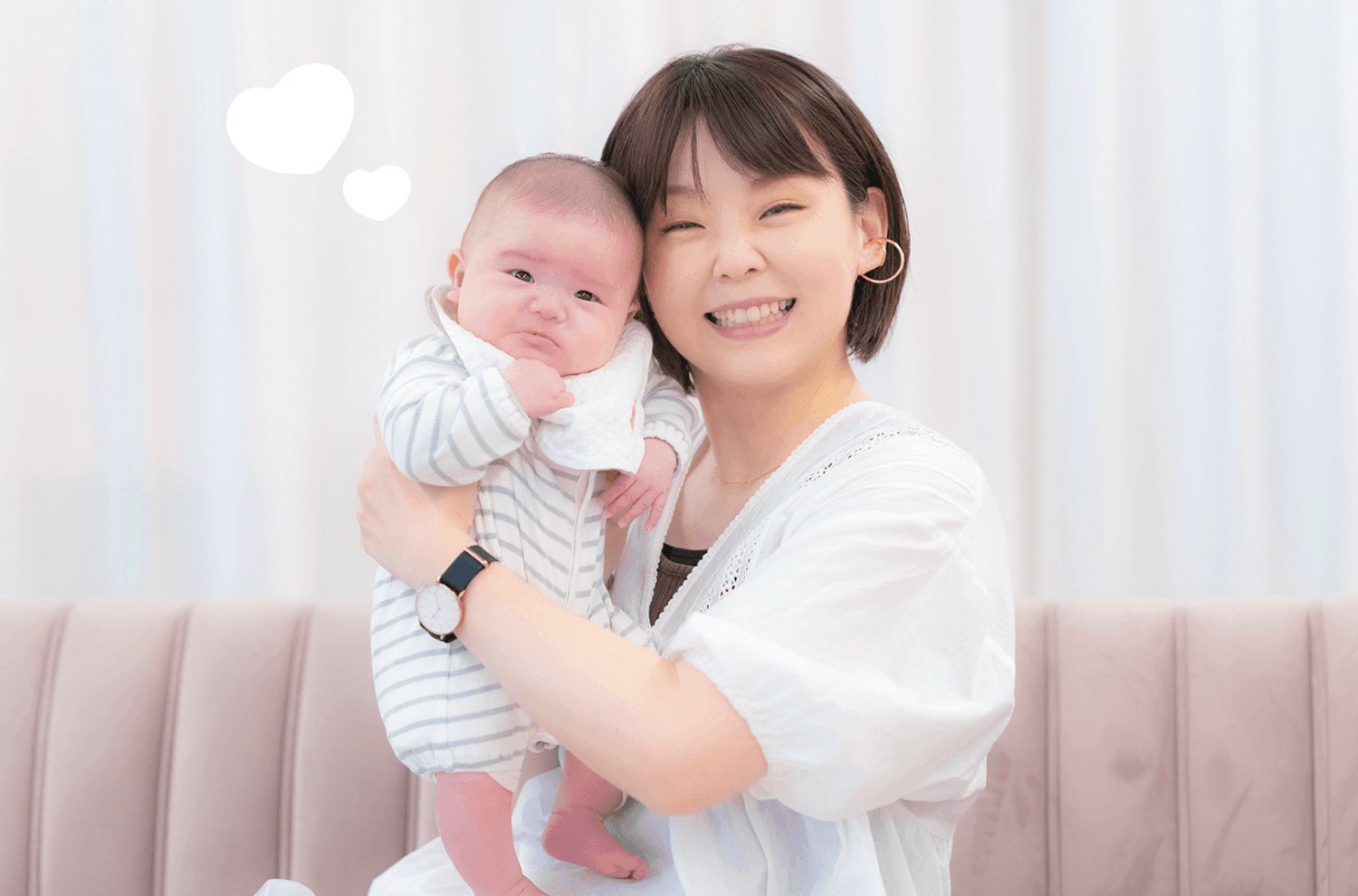 赤ちゃんを抱いて微笑むのりさん