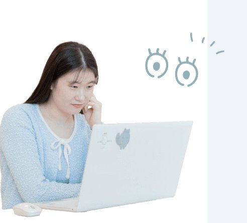 ノートPCに向かい考え込む表情のもんかさん